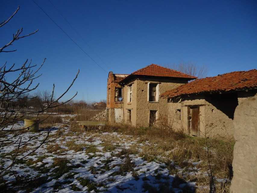 Къща в Момино село