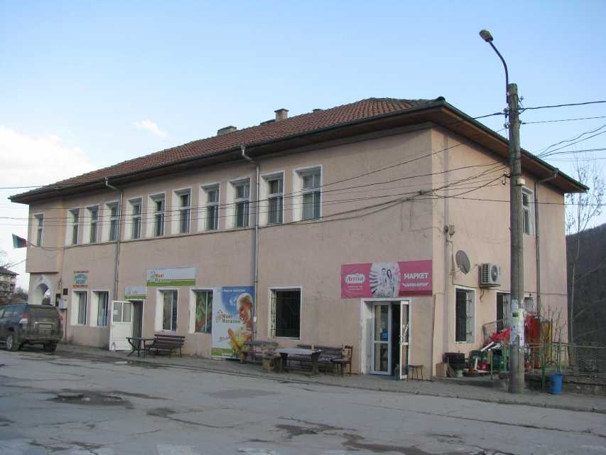 Магазин в Средногорци