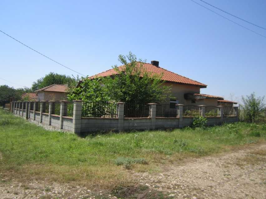 Къща в Балканци