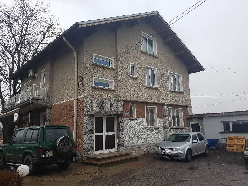 Къща в Петърч