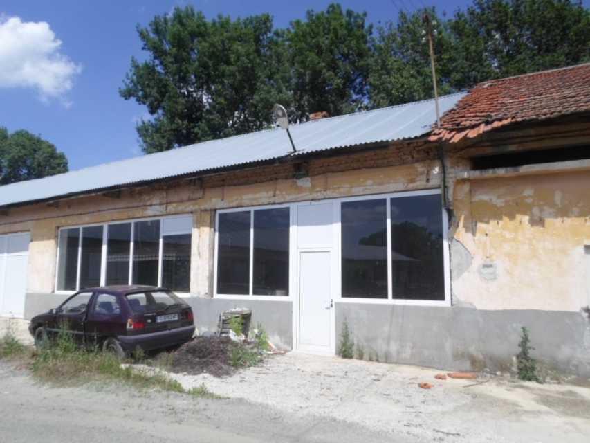 Производствен имот в Лозарево