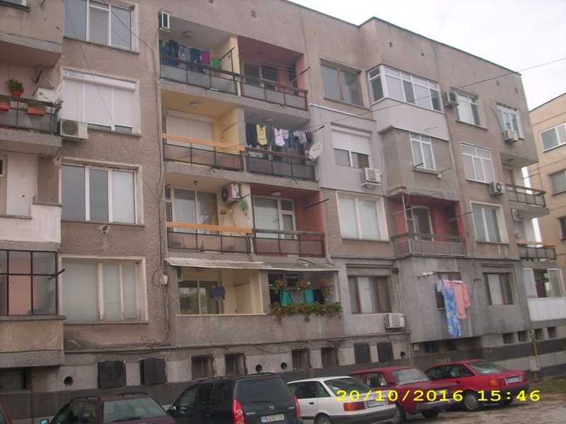 Двустаен апартамент в ПЪРВОМАЙ