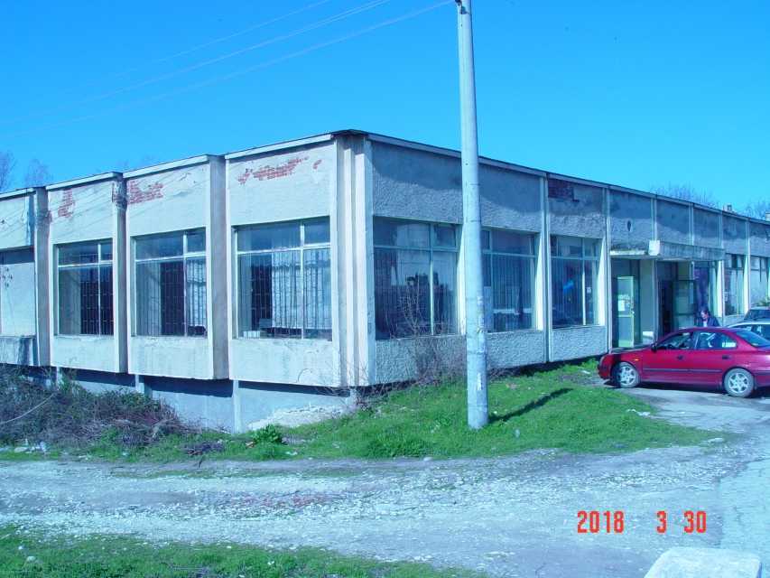 Търговски имот в Лесичово