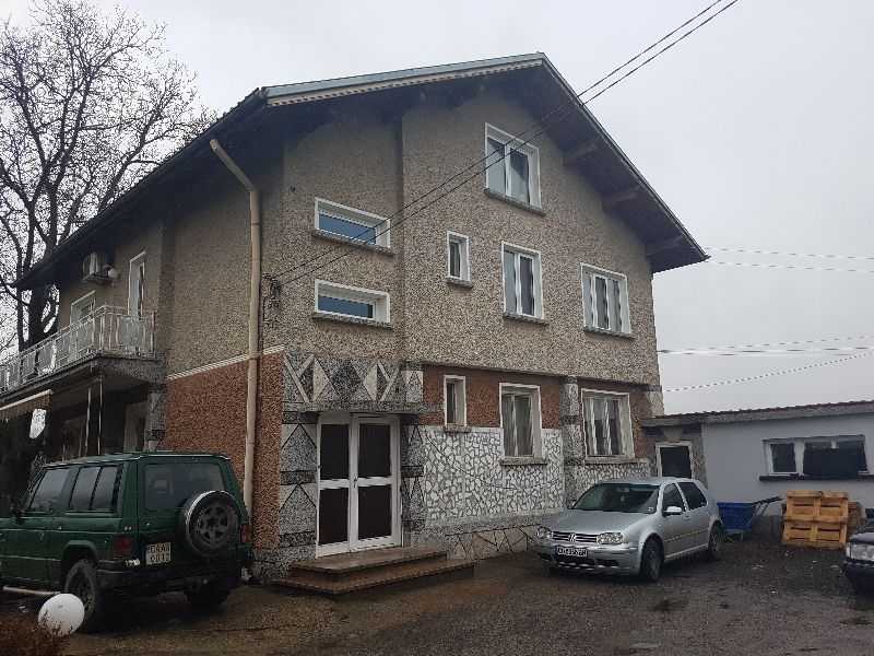 Къща в Петърч