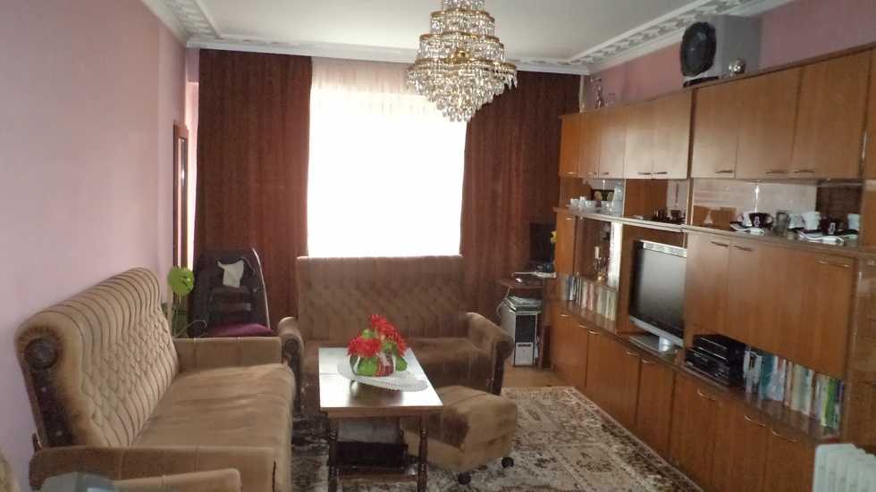 Тристаен апартамент в САМОКОВ