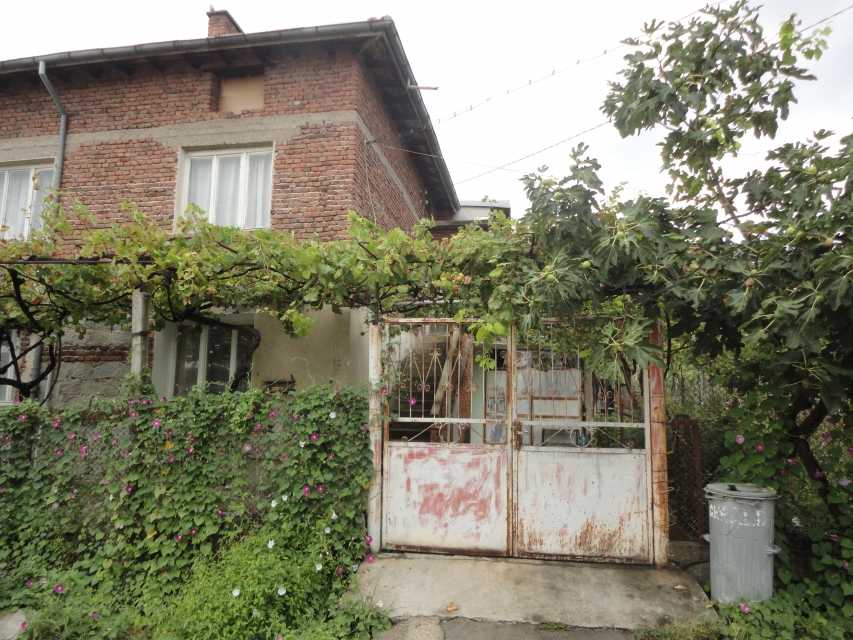 Къща в Поленица