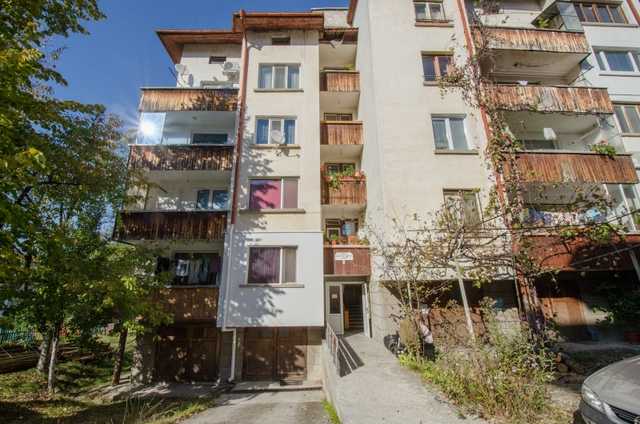 Тристаен апартамент в Белица
