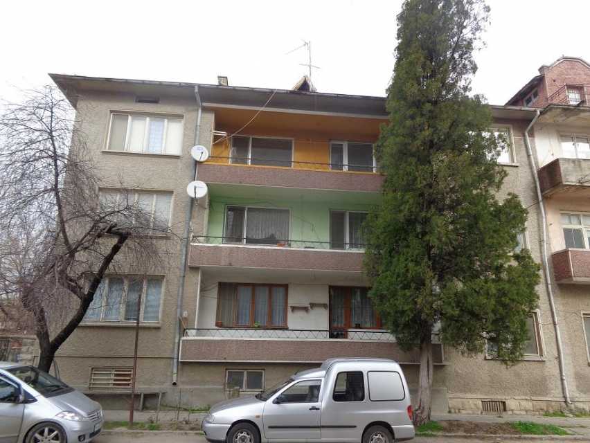 Тристаен апартамент в Каспичан