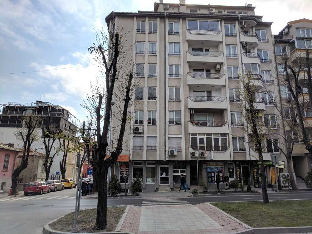 Тристаен апартамент в гр. Варна