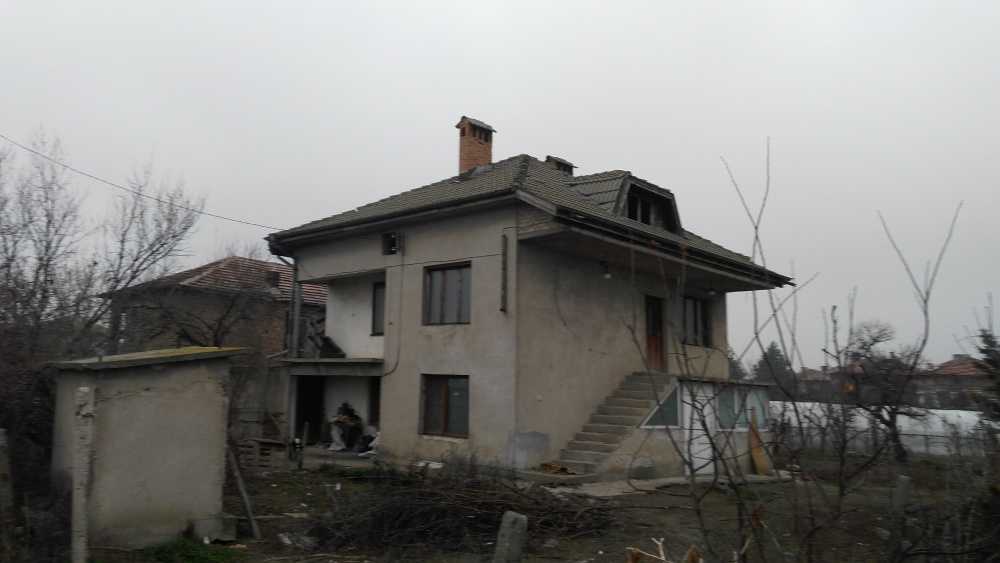 Къща с парцел в с. Йоаким Груево
