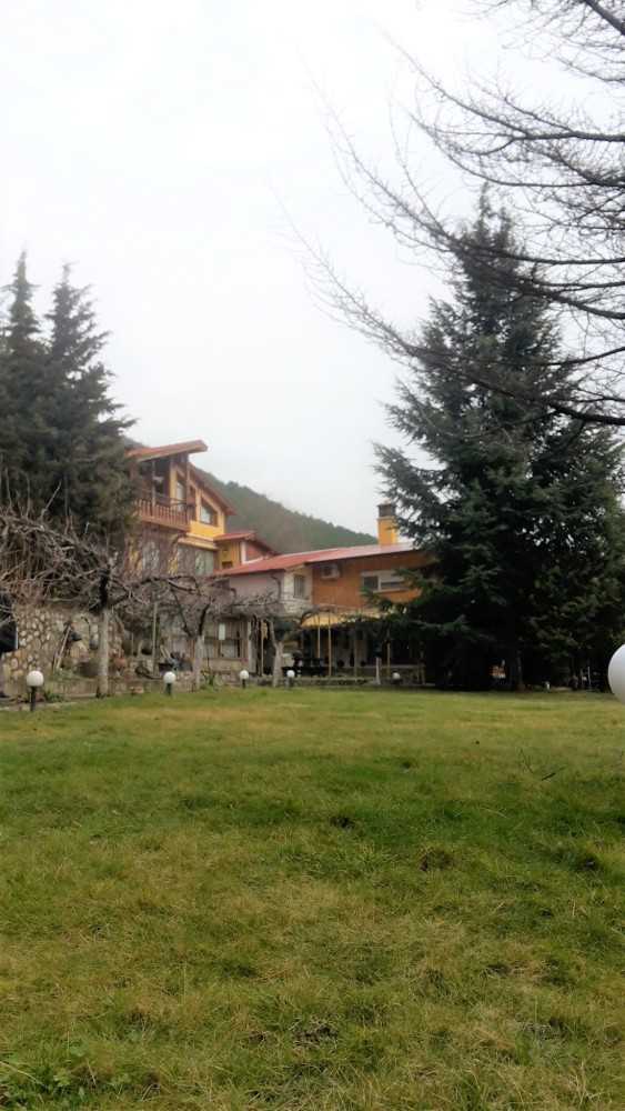 Парцел с къща в с. Анево