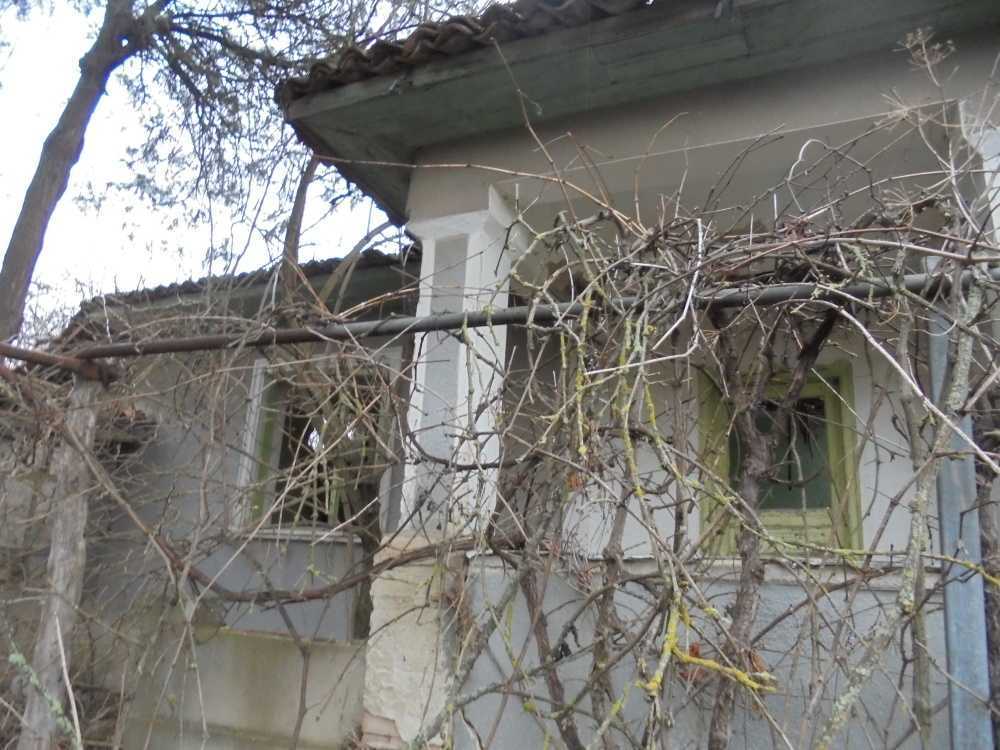 Парцел с къща в с. Писарово