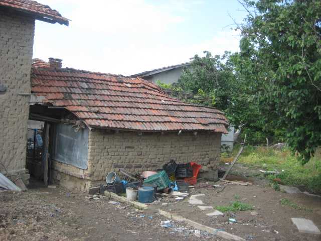 Парцел с къща в с. Черногорово