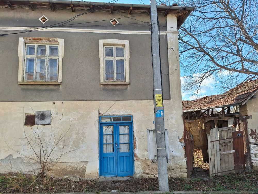 Парцел с къща в с. Румянцево
