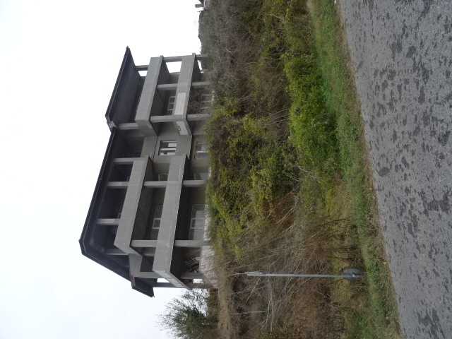 Жилищна сграда в Топола