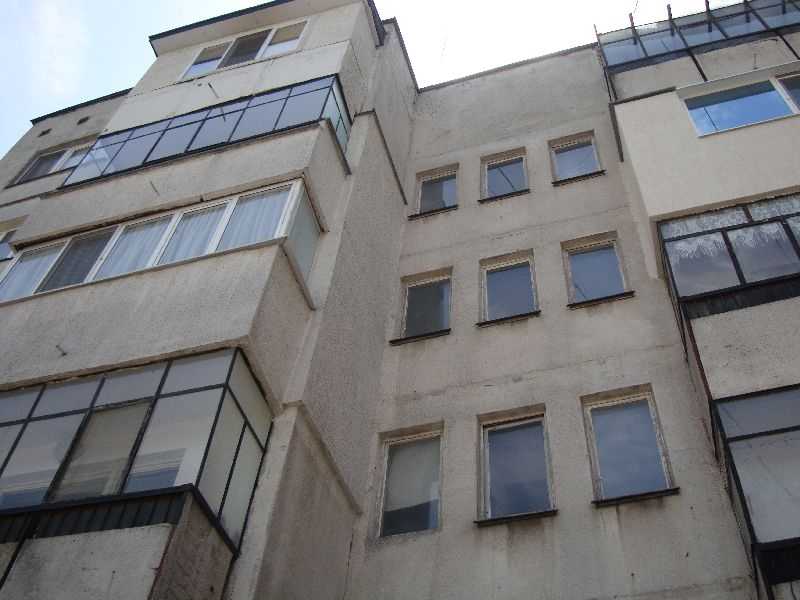 Тристаен апартамент в КОСТИНБРОД