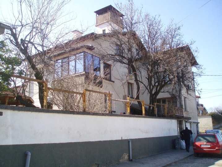 Къща в Брестник