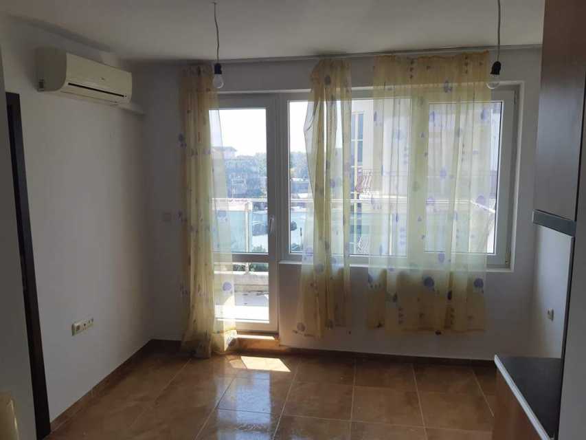 Двустаен апартамент в Равда