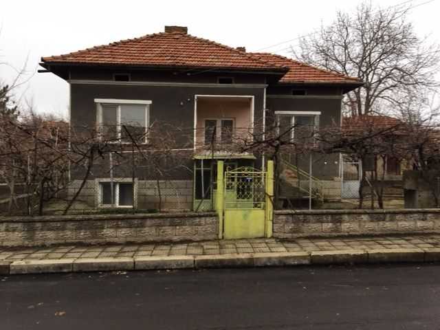 Къща в Новград