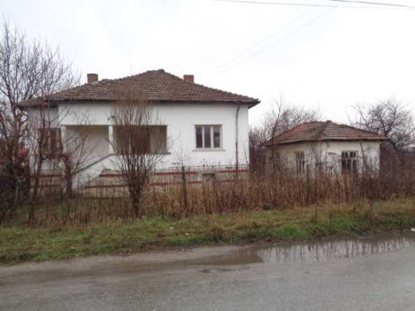 Парцел с къща в с. Кутово