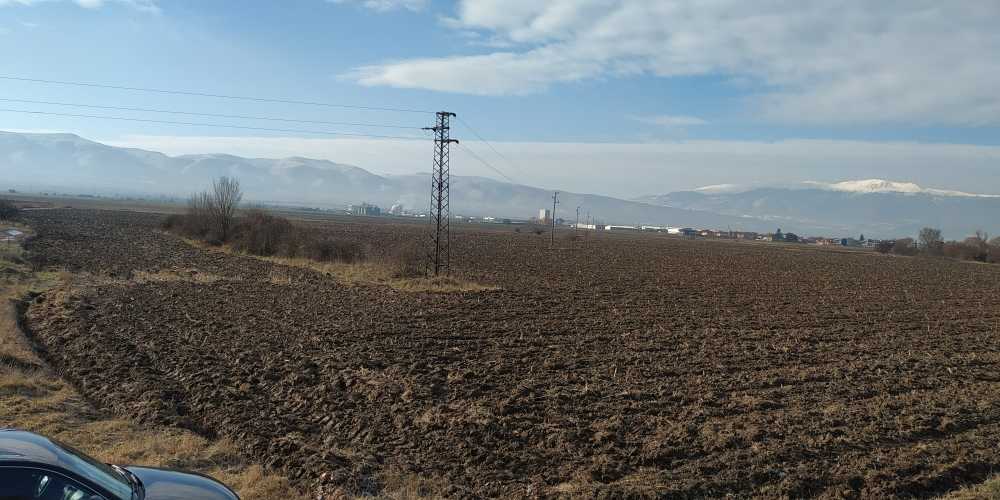 Парцел в с. Равно поле