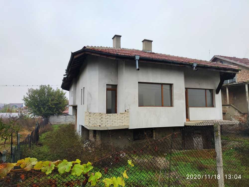 Къща с парцел в с. Йоаким Груево