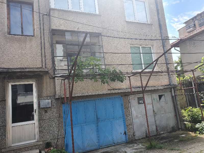 Етаж от къща в гр. Ботевград