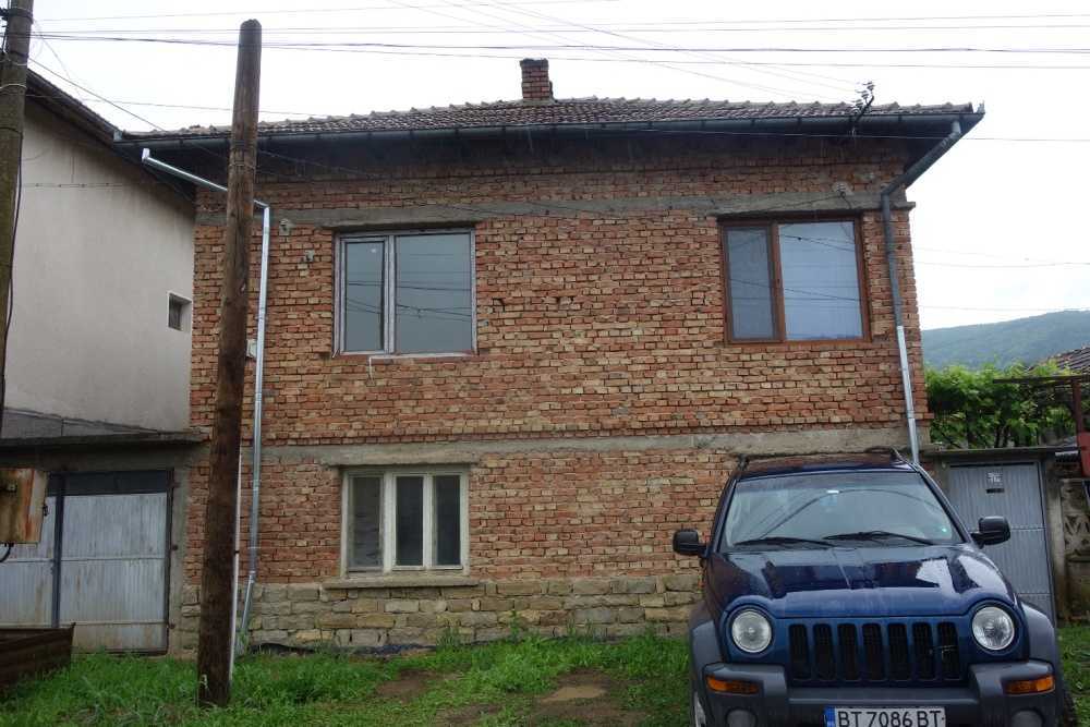 Къща с парцел в с. Джулюница