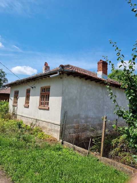 Парцел с къща в с. Ново село