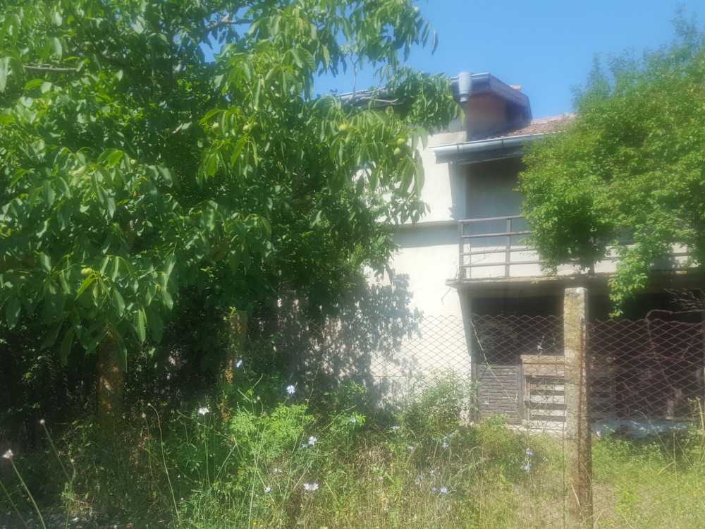 Парцел с къща в с. Драганово