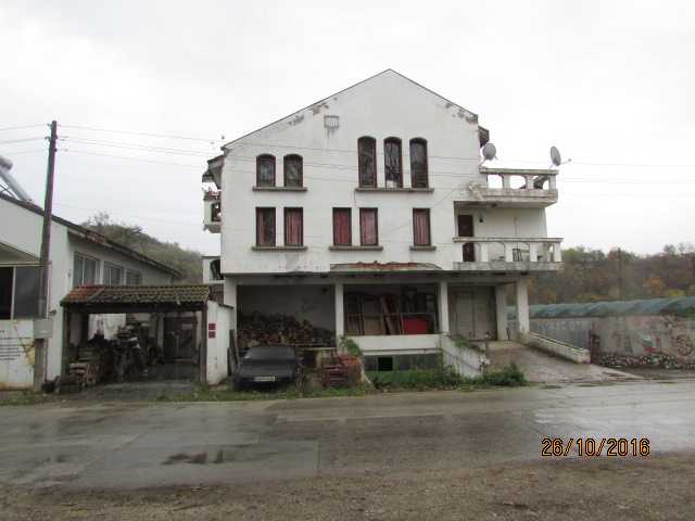 Къща с парцел в гр. Севлиево