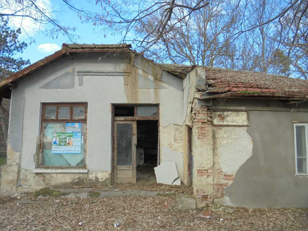 Търговски имот в с. Росеново