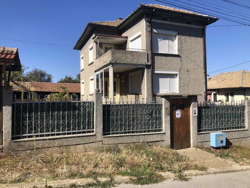 Парцел с къща Разград