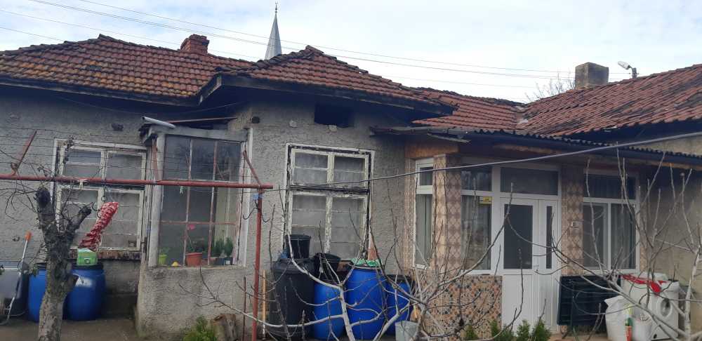 Парцел с къща Исперих