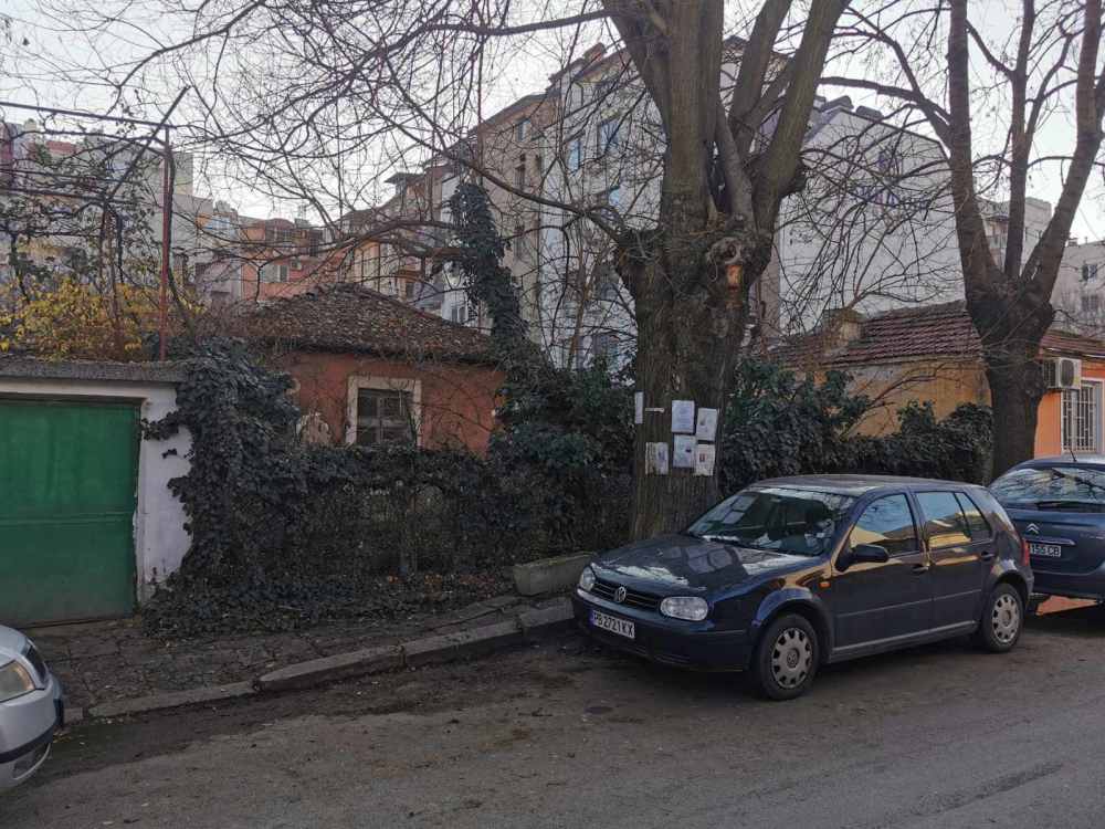 Парцел с къща в гр. Пловдив