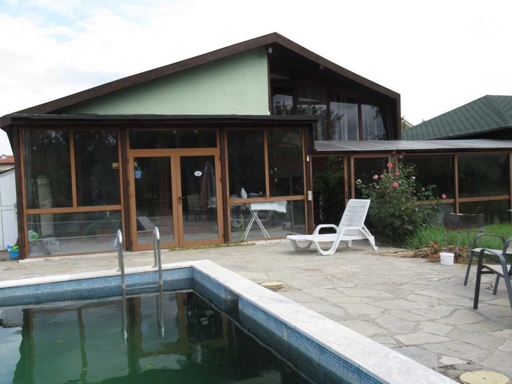 Парцел с къща Сираково