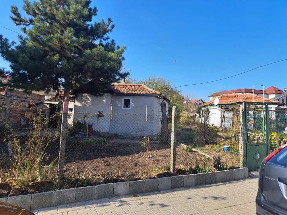 Парцел с къща Карнобат