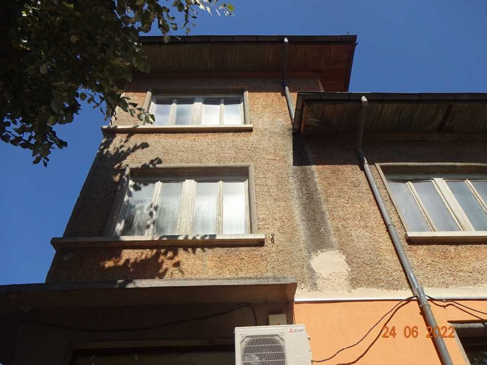 Парцел с къща Велики Преслав