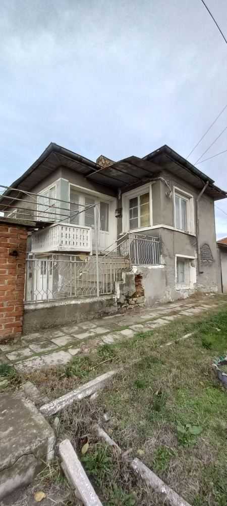 Парцел с къща Бряст