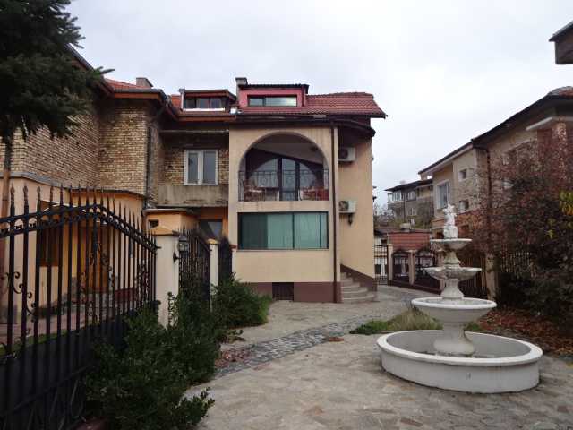 Къща с парцел Шумен