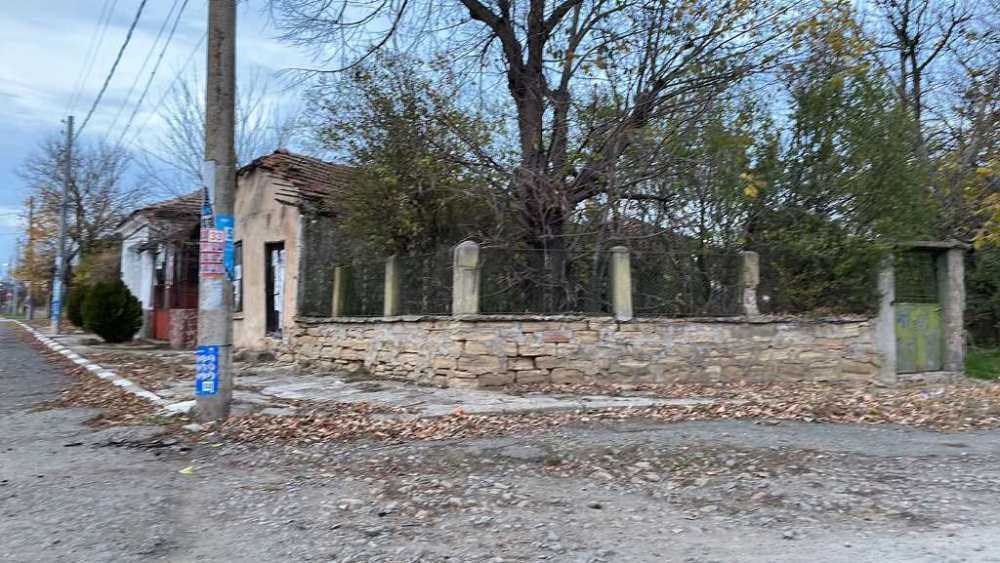 Парцел с къща Светлина