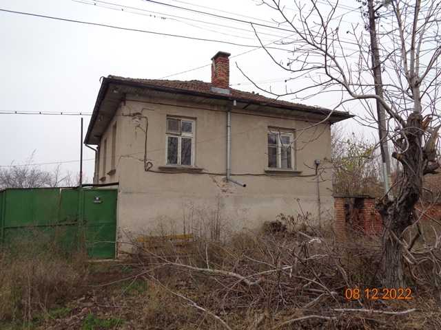 Парцел с къща Съединение