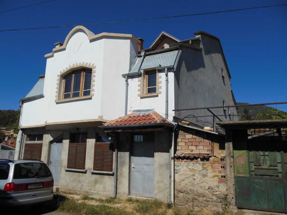 Парцел с къща Мъглиж