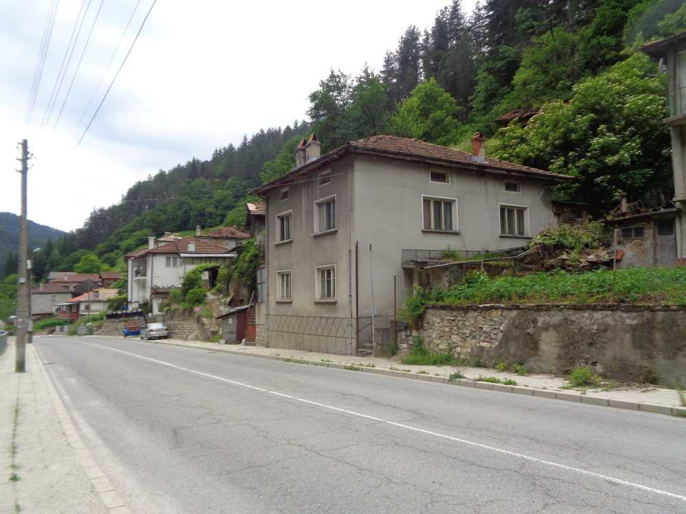 Парцел с къща в Соколовци