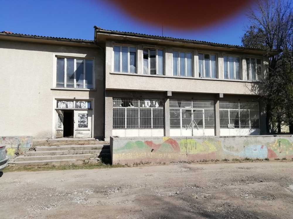Производствен имот в с. Полско Косово