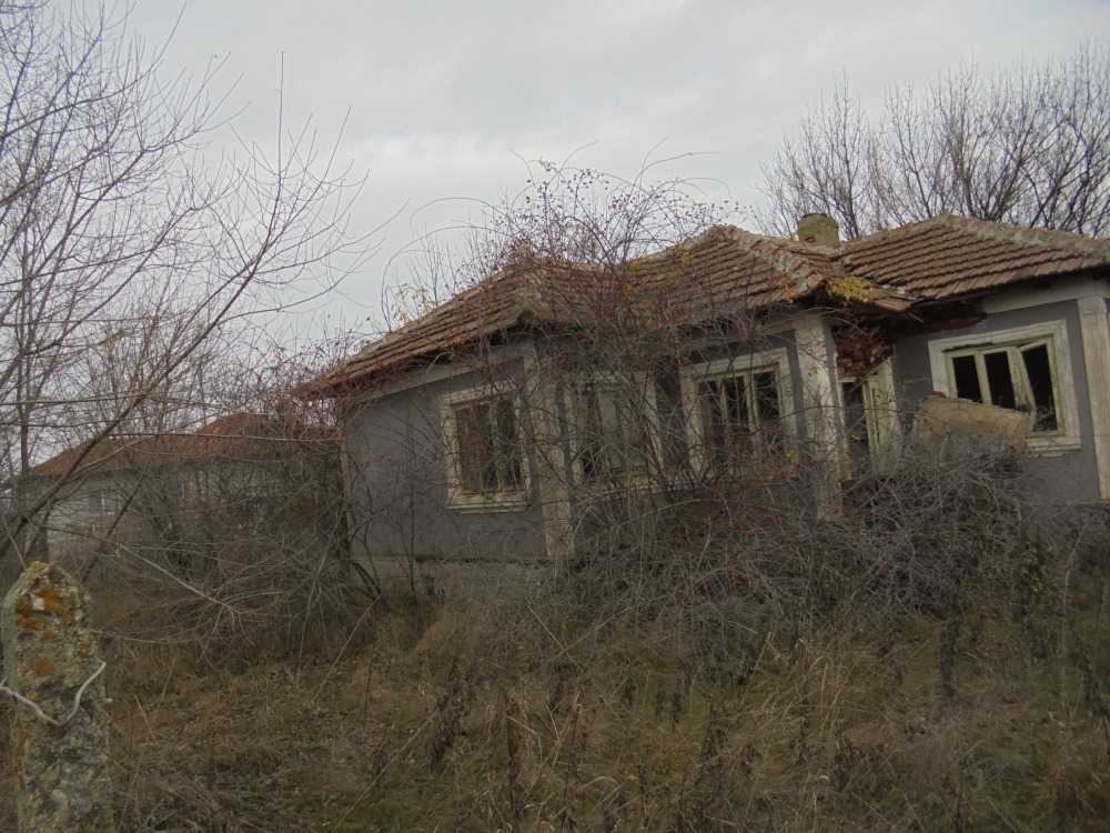 Парцел с къща Царичино