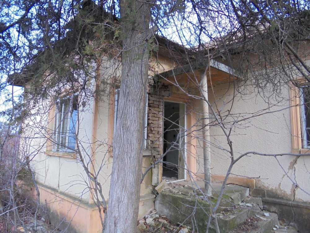 Парцел с къща Дропла