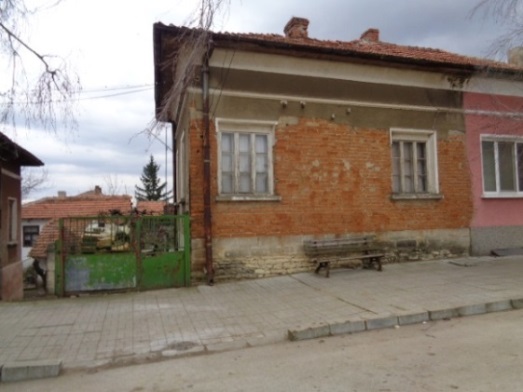 Къща с парцел Кула