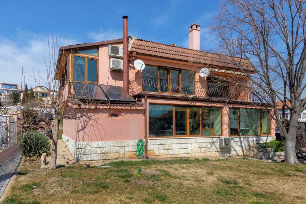 Къща с парцел Варна