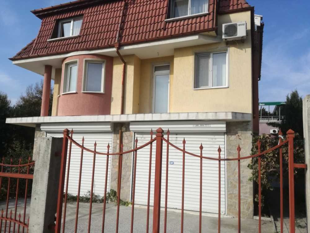 Парцел с къща Хасково